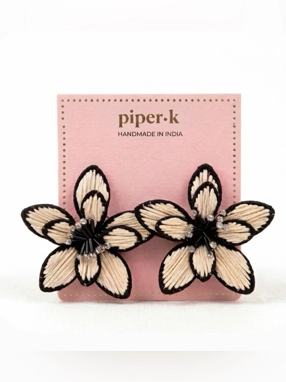 NWT ⚜️🖤⚜️ PIPER K Contrast Raffia Flower Earrings